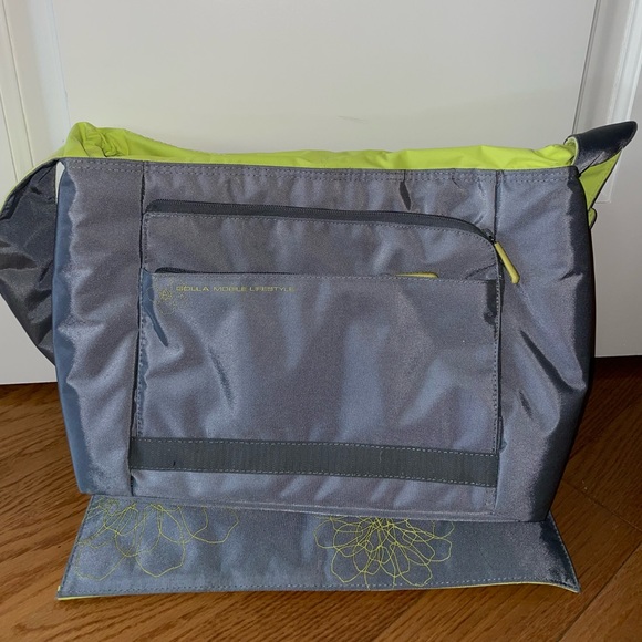 Laptop bag with multiple interior pockets - Picture 2 of 3